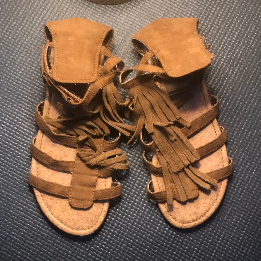 Fringe sandals size youth 4